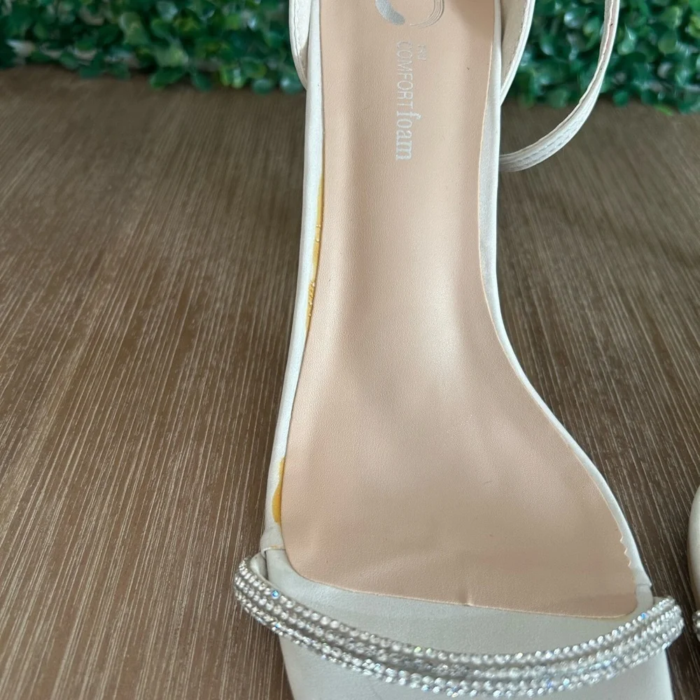 Journee Collection Zoya Heels Womens 9 Off White Square Toe Rhinestone Strap NEW - Picture 4 of 13